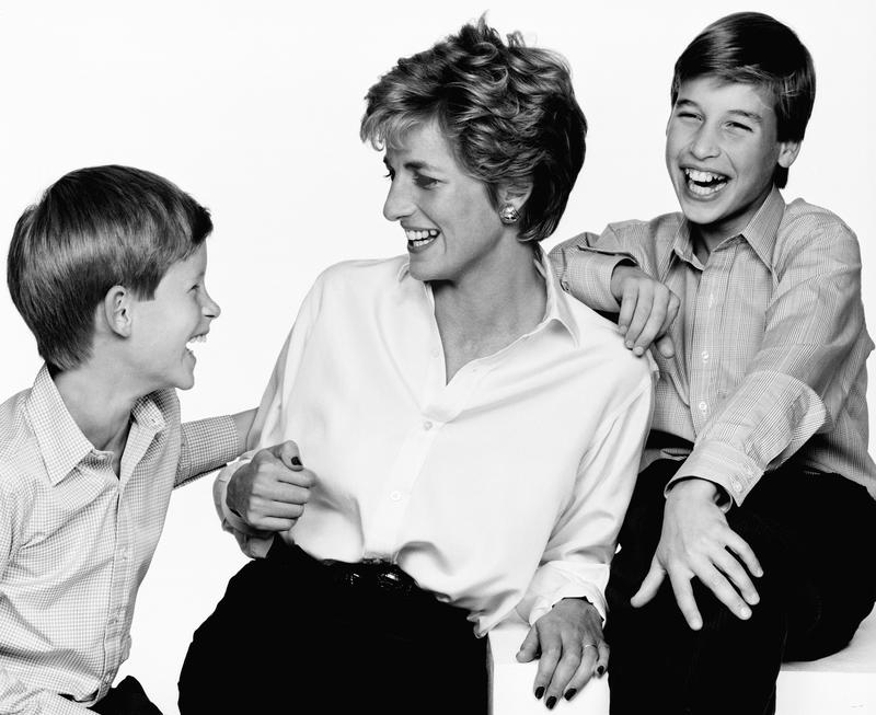 JOHN SWANNELL Twenty Years On 写真集　古本 Camera Press | Photographers | John Swannell